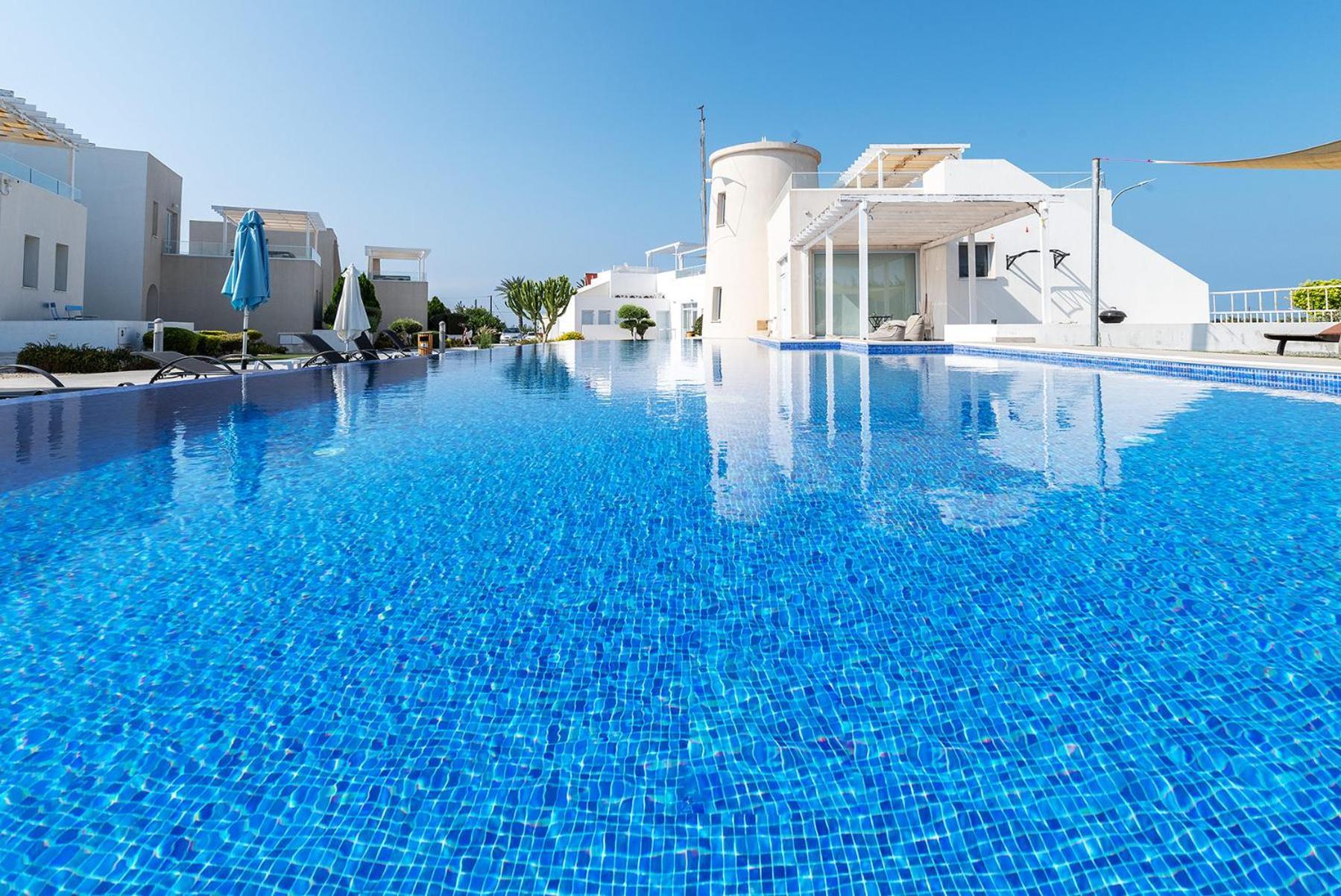 Blue Diamond Beach Villas Paphos Exterior foto
